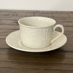 Mikasa English Countryside White DP900 Teacup and Saucer 1 Set